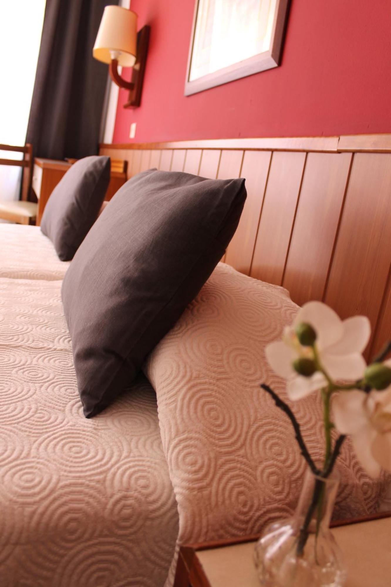 Zweibettzimmer mit Balkon