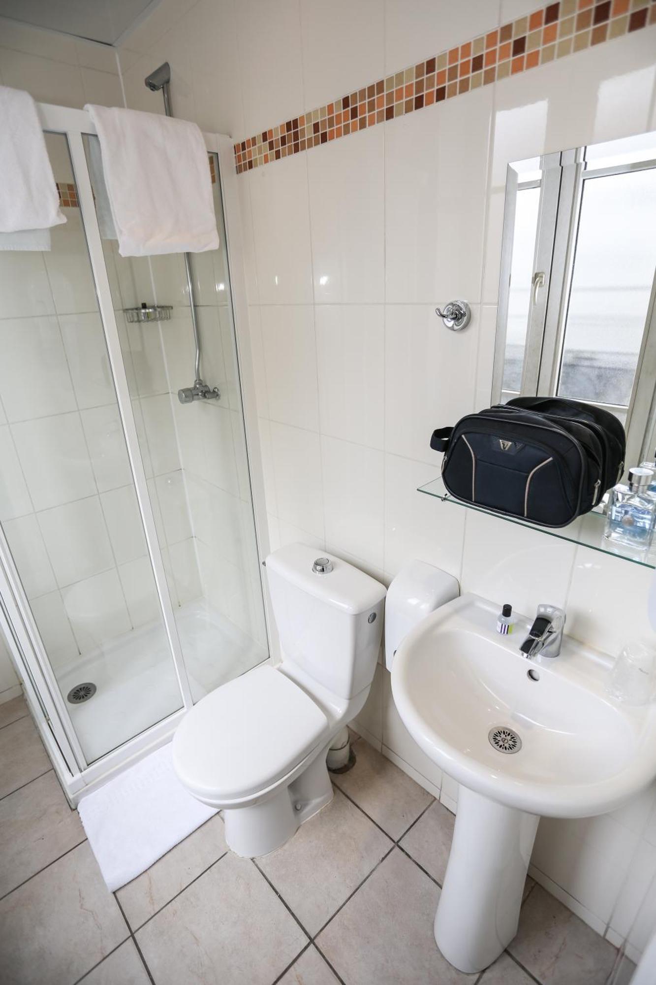 Dreibettzimmer mit eigenem Bad