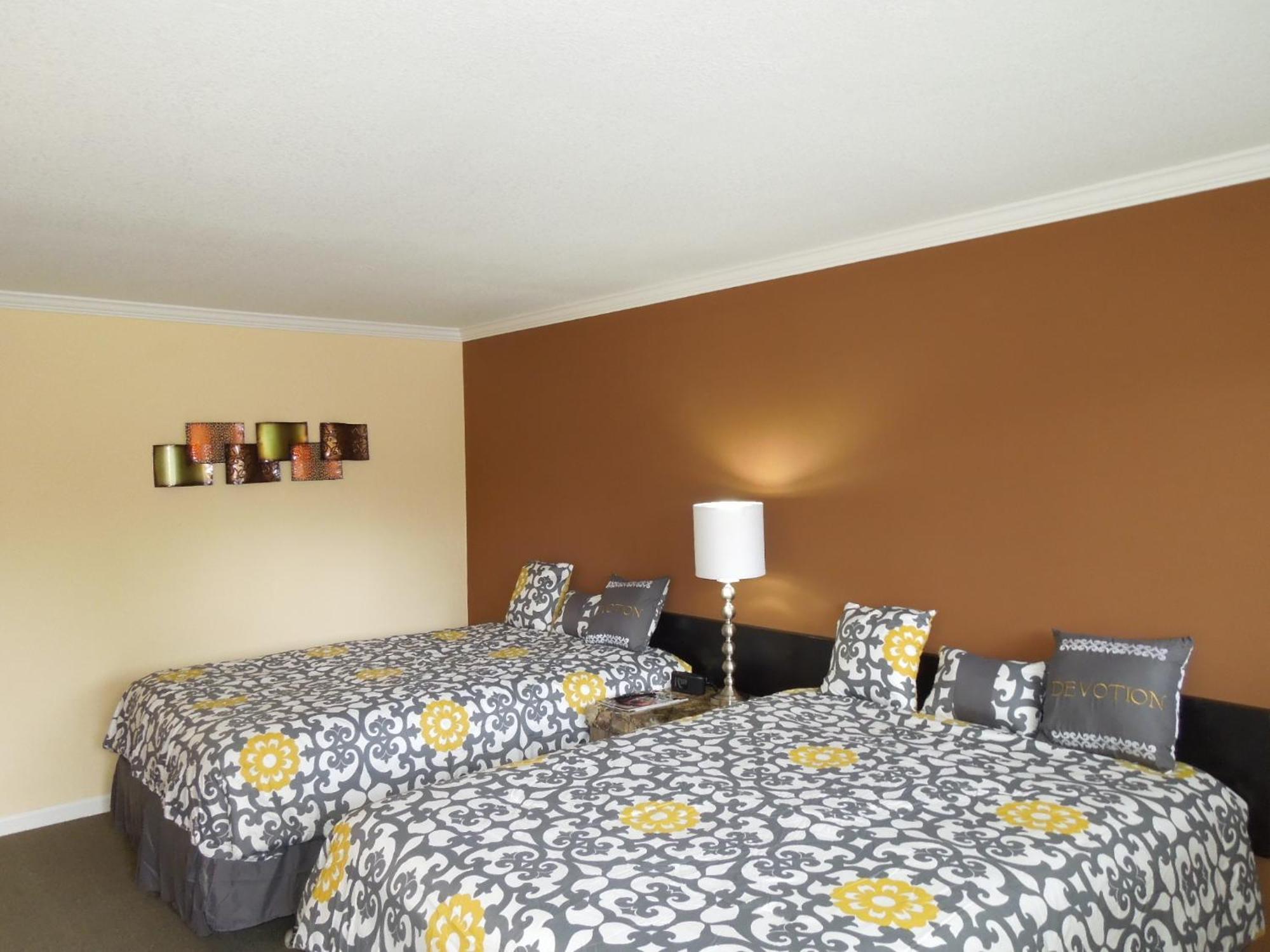Deluxe Queen Room with Two Queen Beds