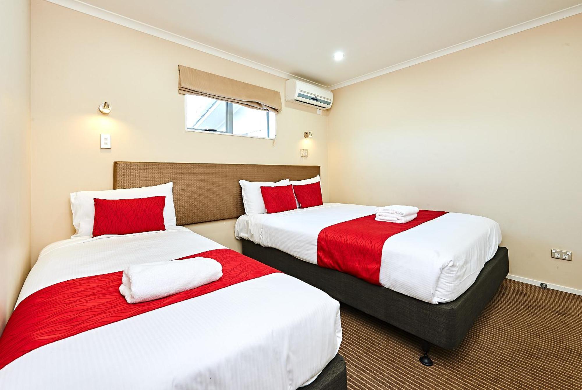 Two-Bedroom Apartment 1 Single Bed 1 Queen Bed,826916426:JPEG