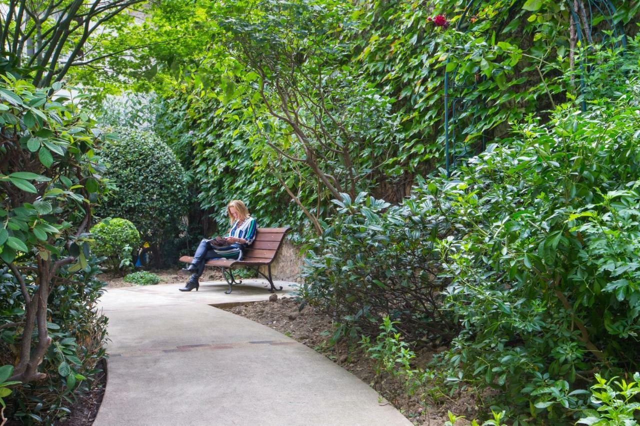 Quarto Quádruplo com Vista do Jardim
