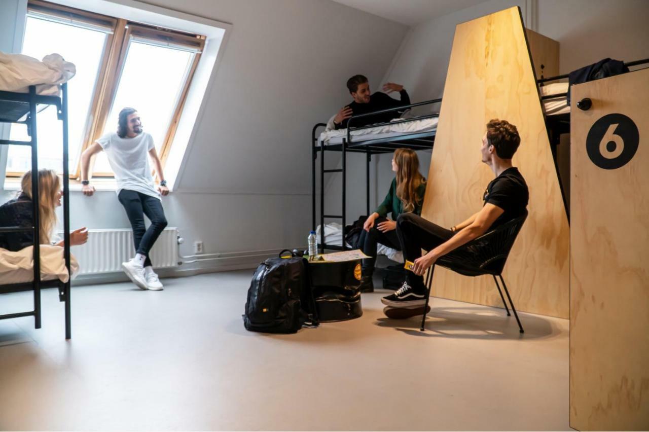 Privéslaapzaal met 6 Bedden en Eigen Badkamer