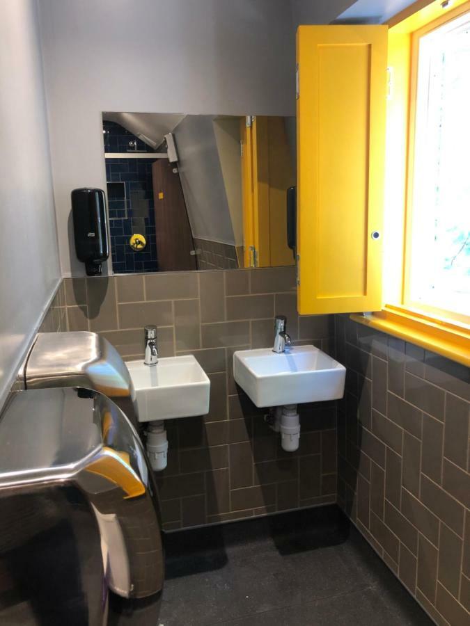 Lit en Dortoir Mixte de 9 Lits avec Salle de Bains Commune