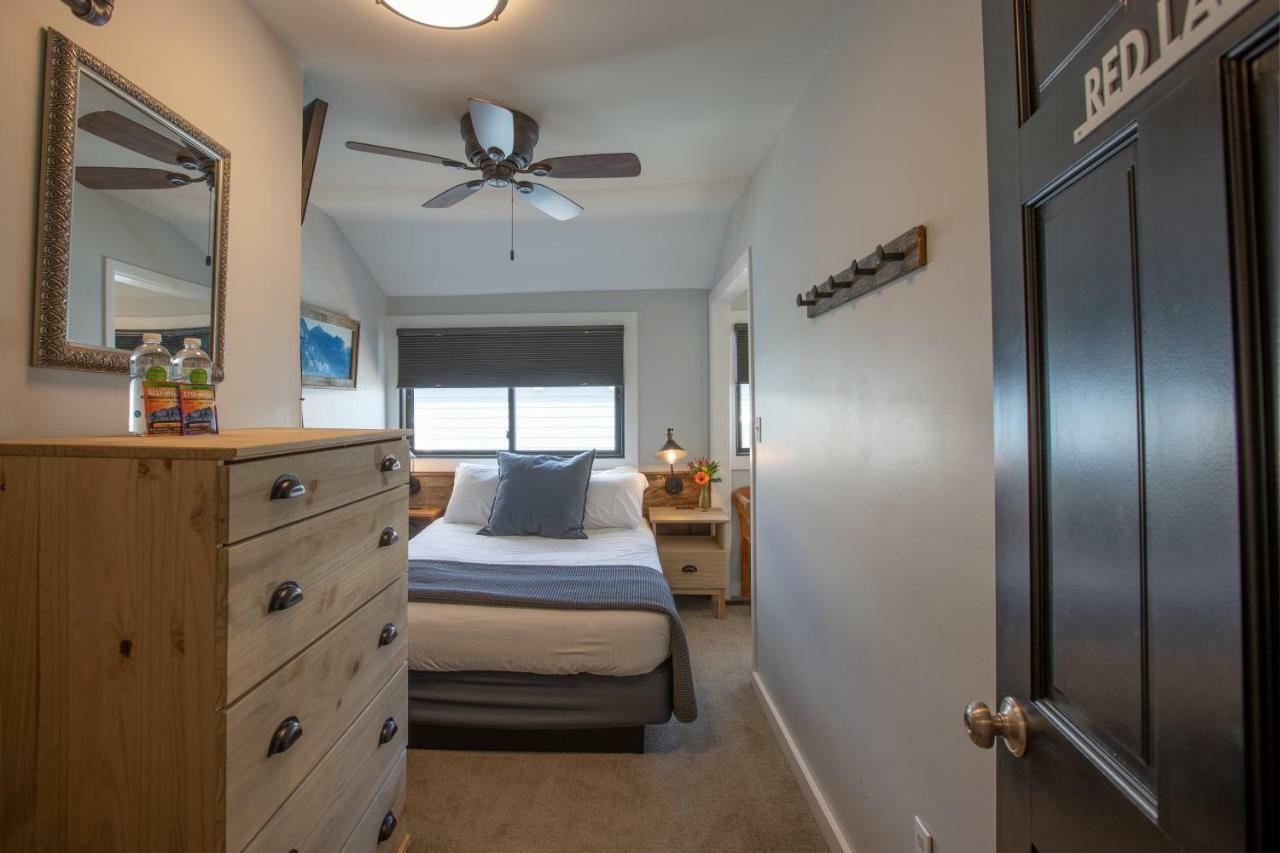 Small Double Room,830224532:JPEG