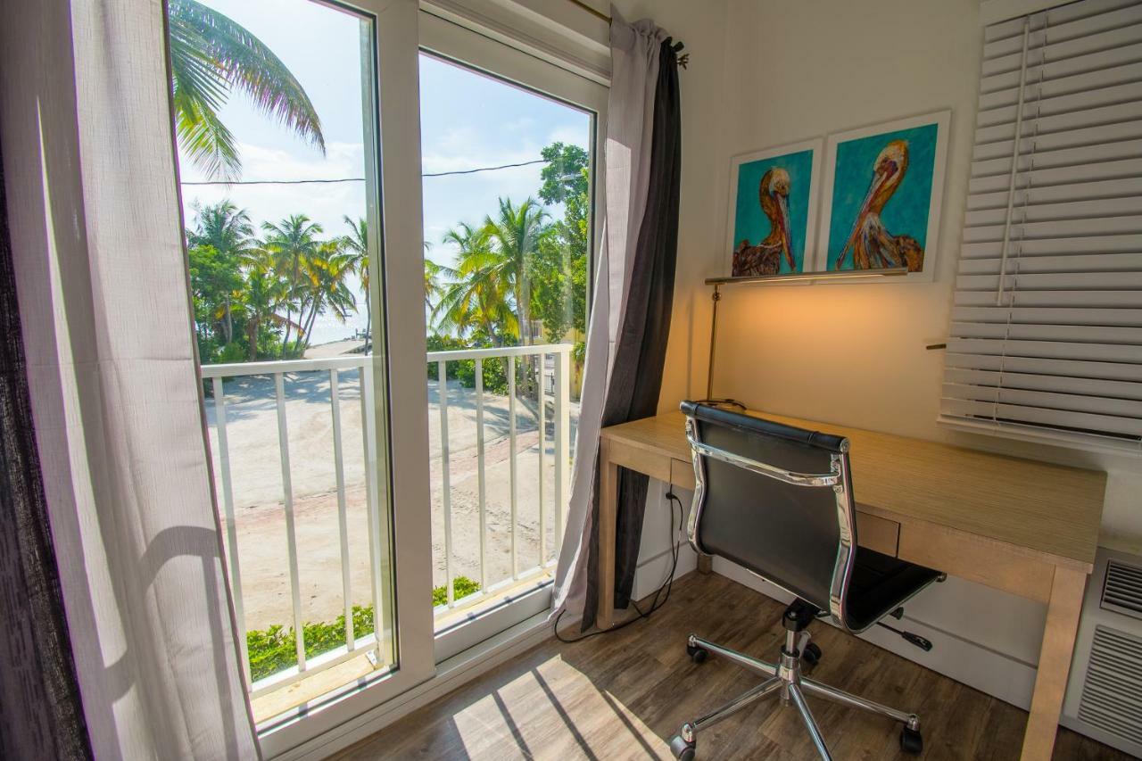 Hébergement Premier 1 Lit King-Size et Petit Balcon - Vue sur Baie