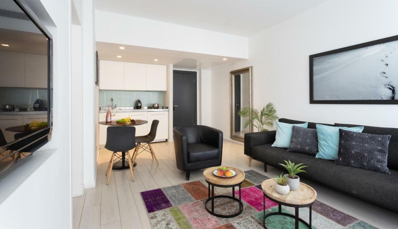 Apartamento de 1 dormitorio con balcón y vistas a la ciudad