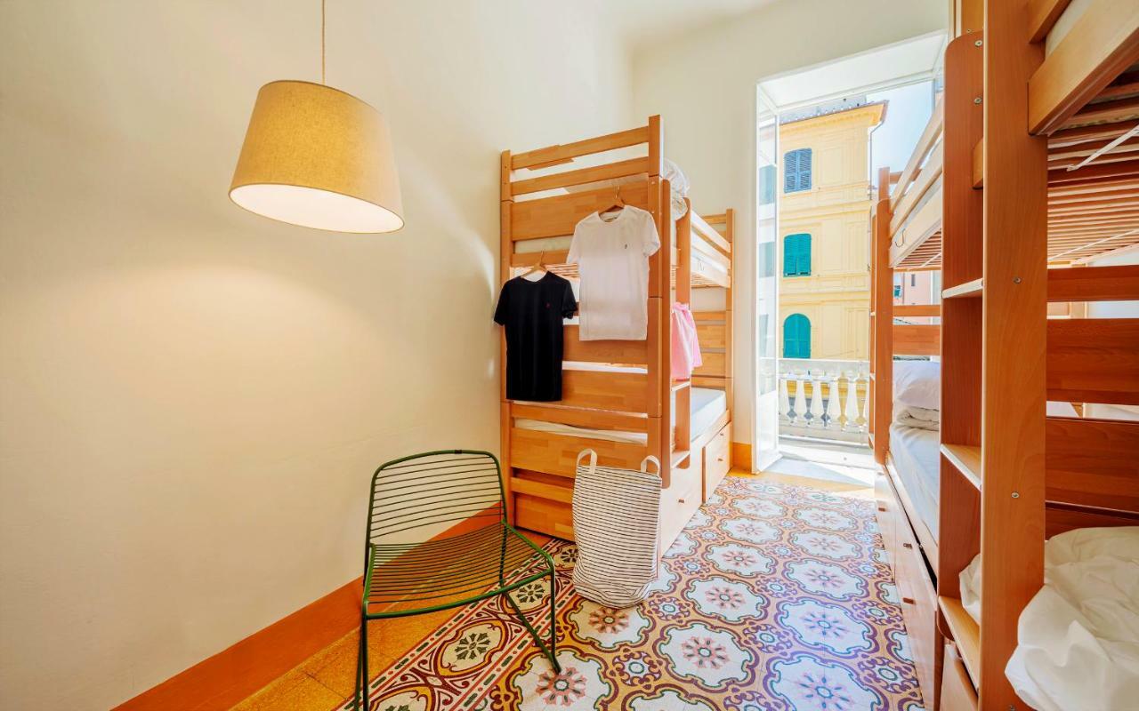 Posto Letto in Dormitorio Femminile con 6 Letti