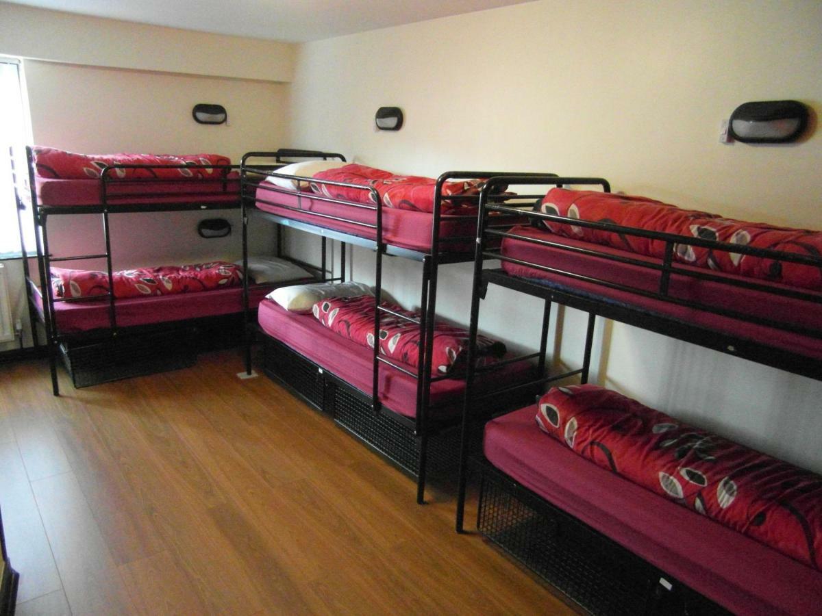 Bed in een Gemengde Slaapzaal met 6 Bedden