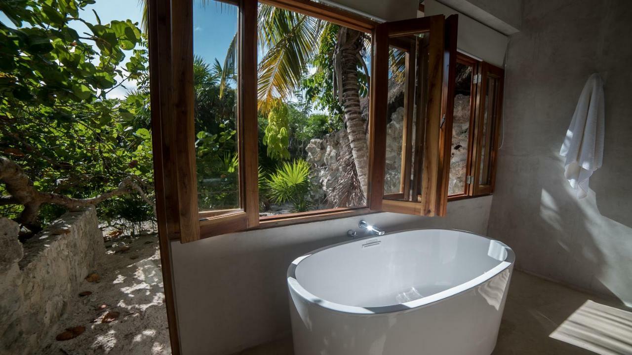 Mit Dschungelblick und Badewanne