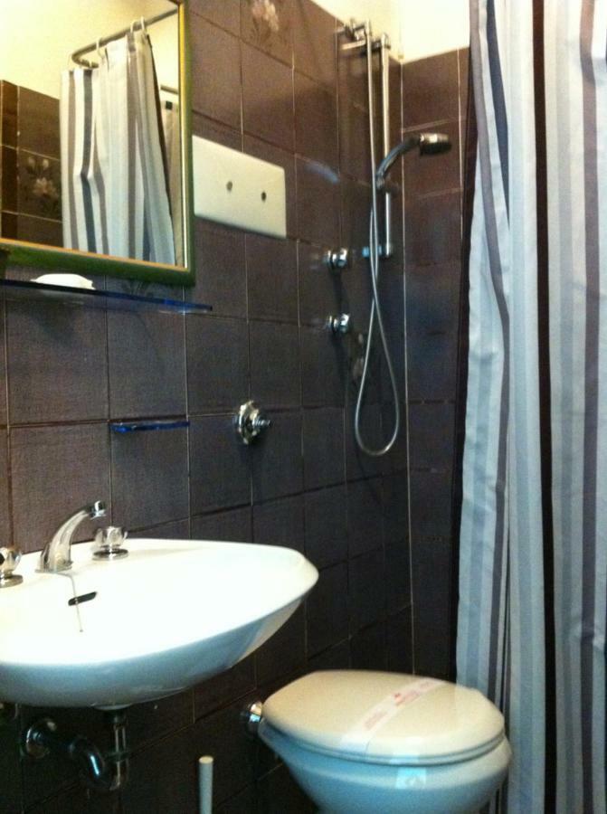Camera Singola con Bagno in Comune