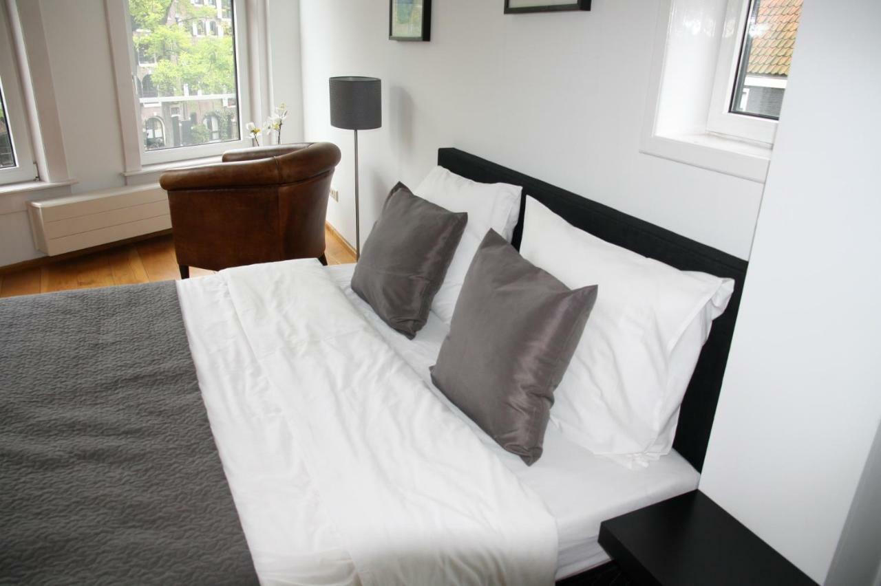 Doppelzimmer mit Blick auf den Kanal