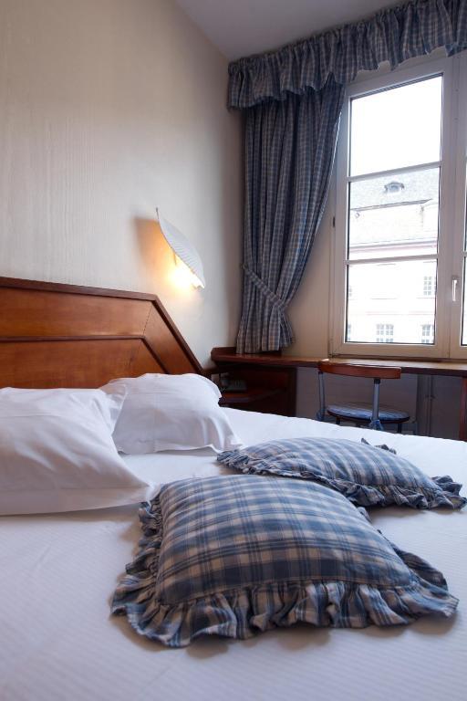 Cosy Single Room with French Double Bed