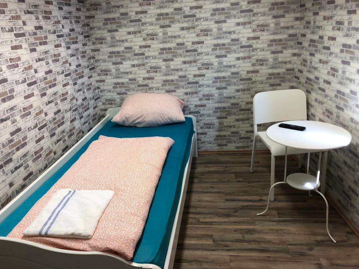 Einzelzimmer mit Gemeinschaftsdusche und -WC