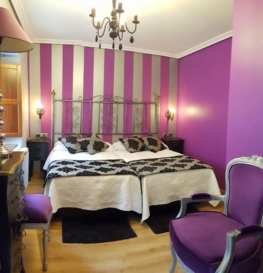 Habitación Triple con baño privado y balcón