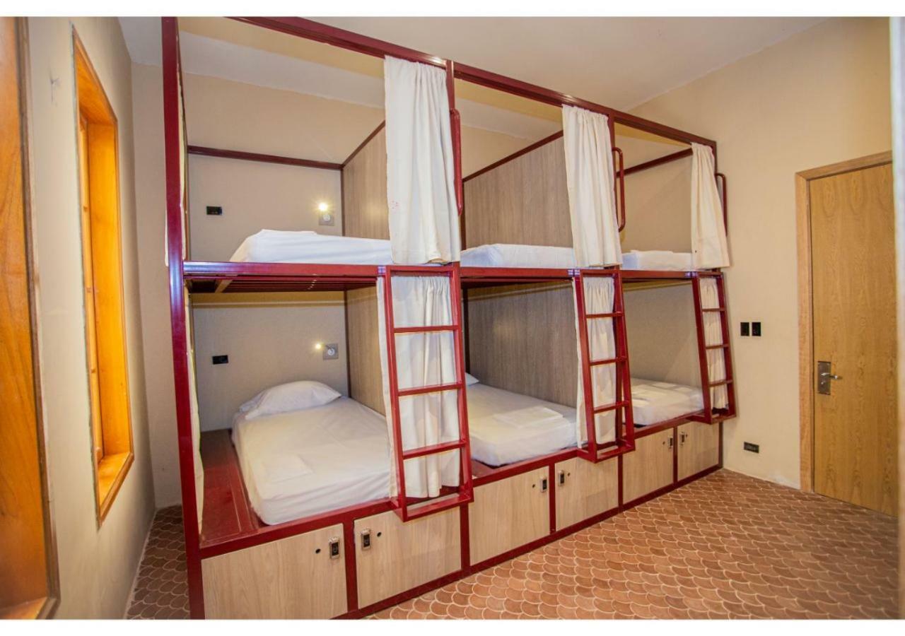 Cama en habitación compartida mixta de 6 camas