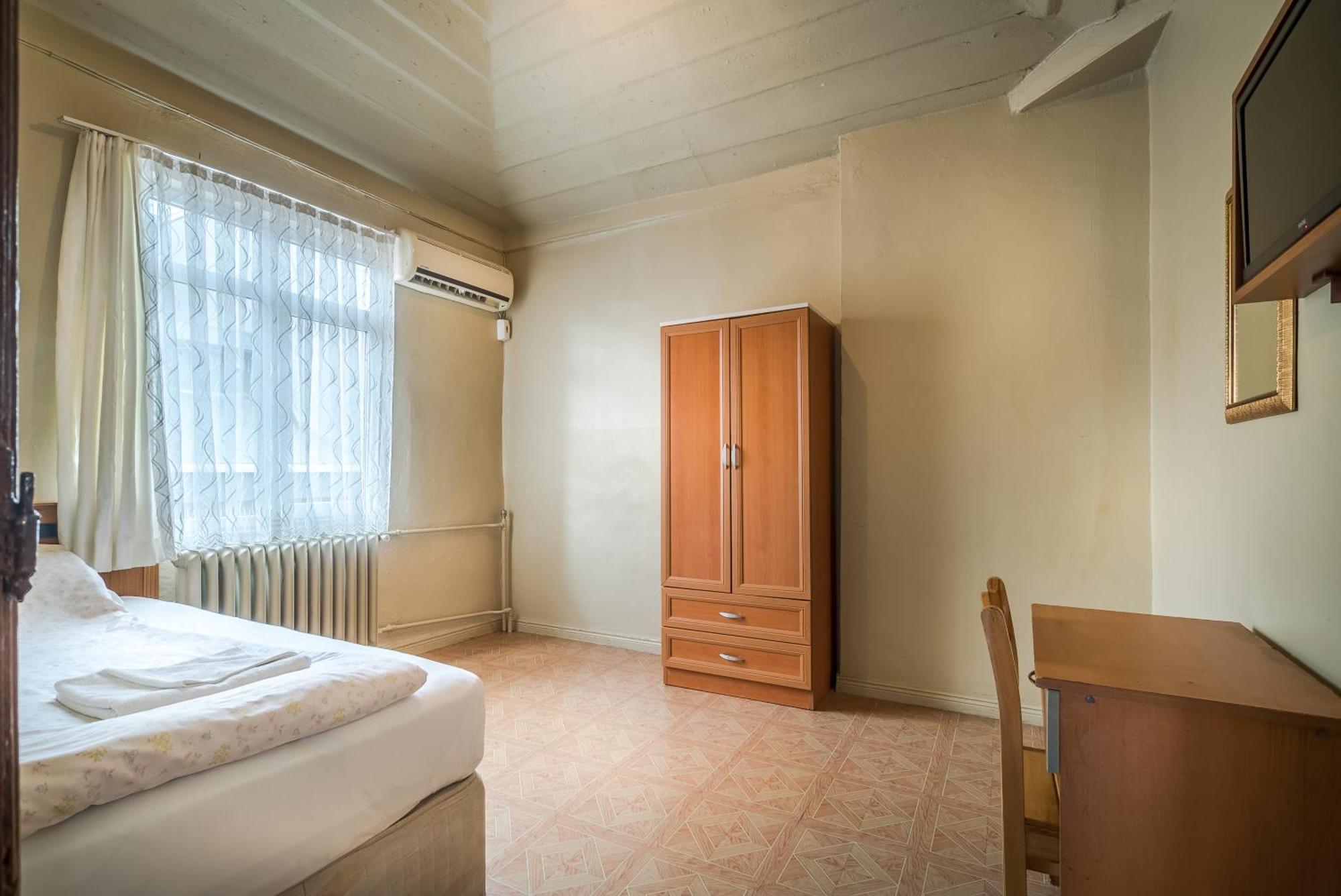 Eenpersoonskamer met Gedeelde Badkamer