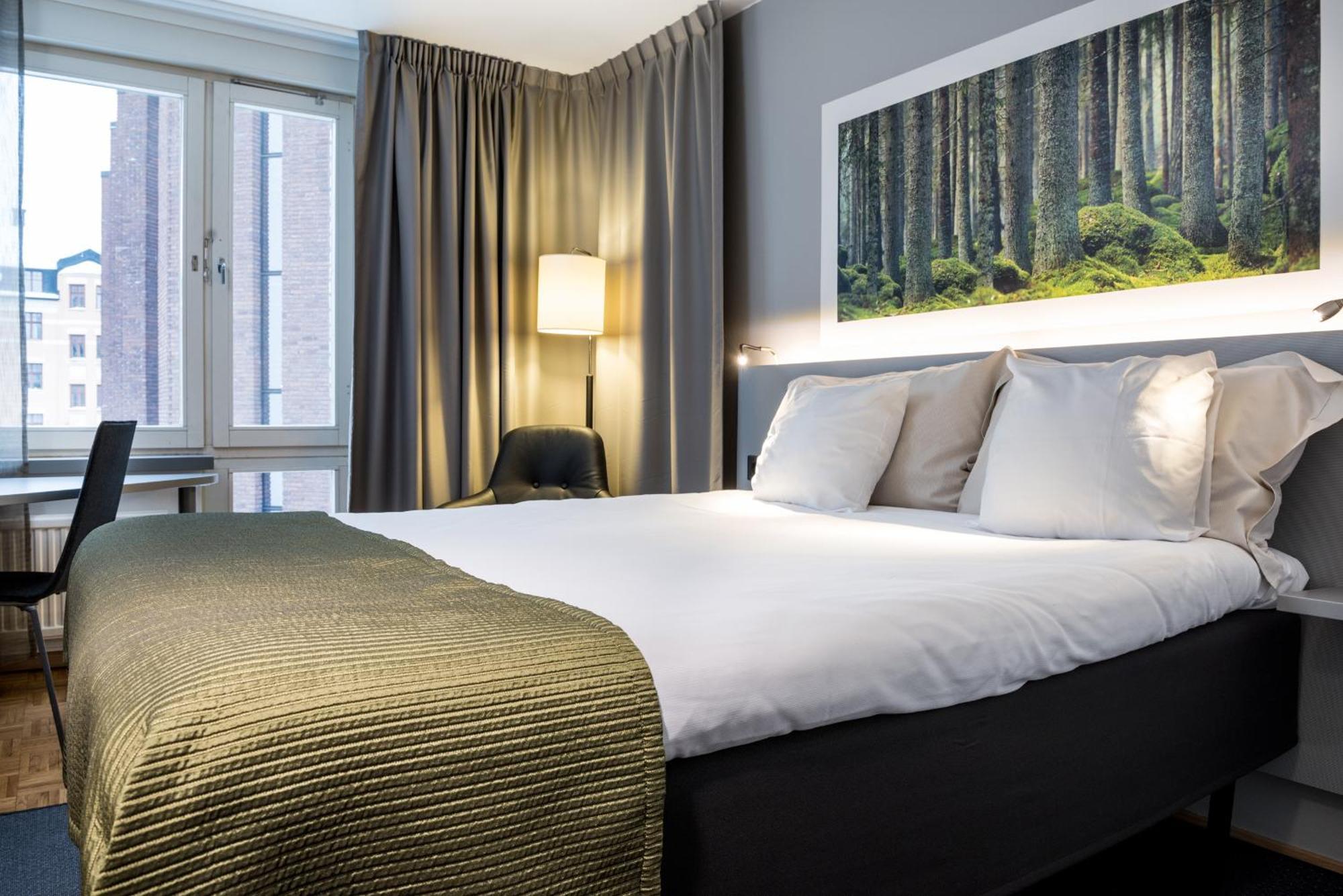 Petite Chambre Double - Lit de 140 cm