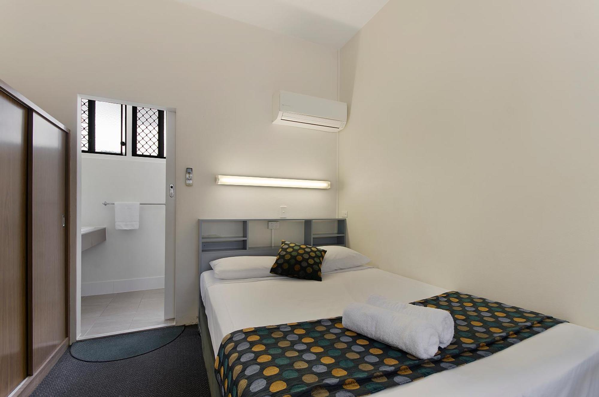 Budget Queen Room,704740093:JPEG
