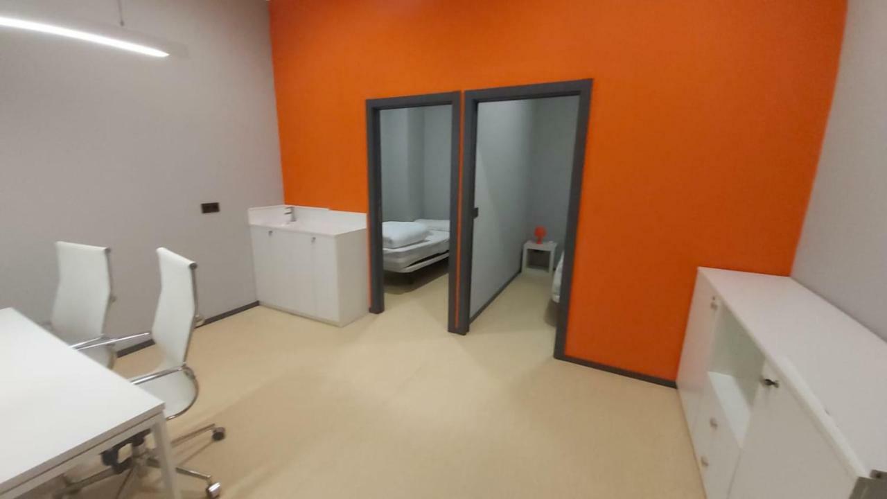 Cama individual en habitación compartida
