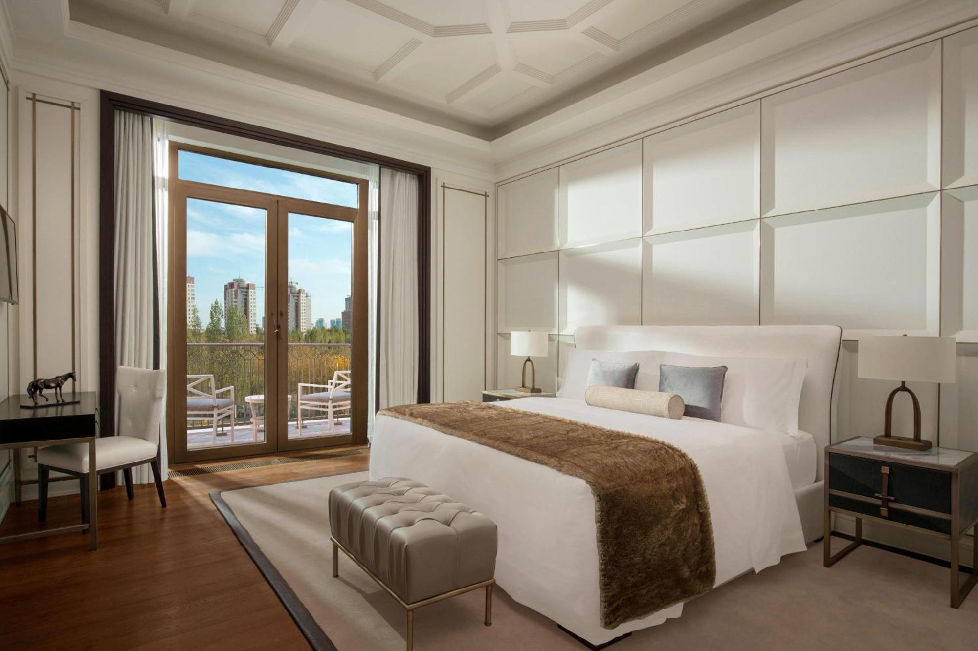 Royal Suite mit Aussicht auf den Fluss Ischim und Terrasse