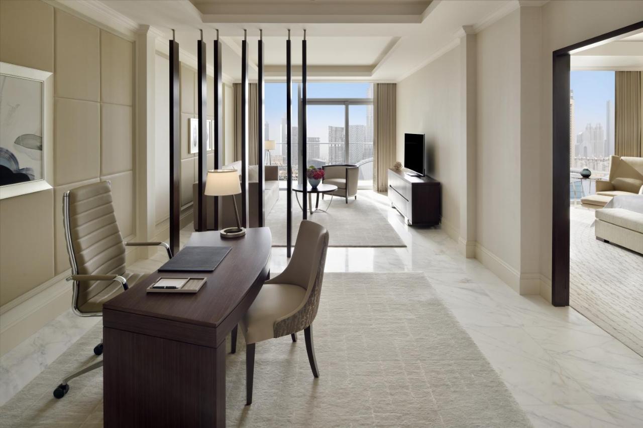 Premier Suite mit Blick auf Burj Khalifa und den Brunnen – Zugang zur Lounge mit Mittagessen, Nachmittagstee und Abendessen