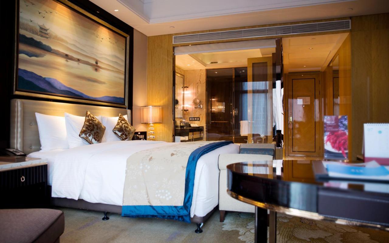 Deluxe King Room,1654275009:JPEG