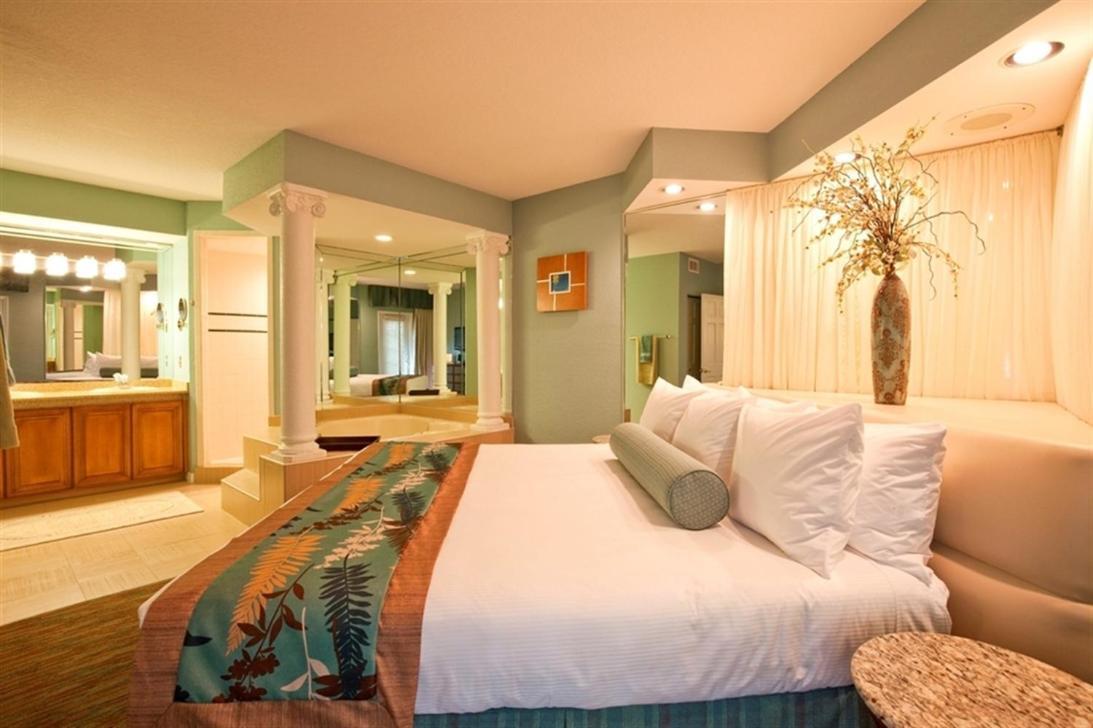 Suite Plaisir avec Jacuzzi Extérieur - Vue sur Mer et Coucher de Soleil