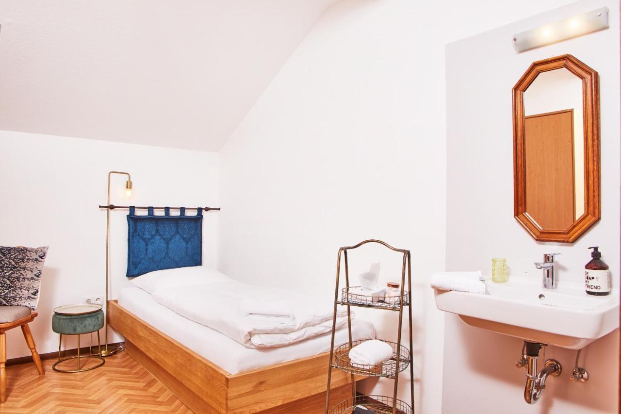 Single Room,941103817:JPEG