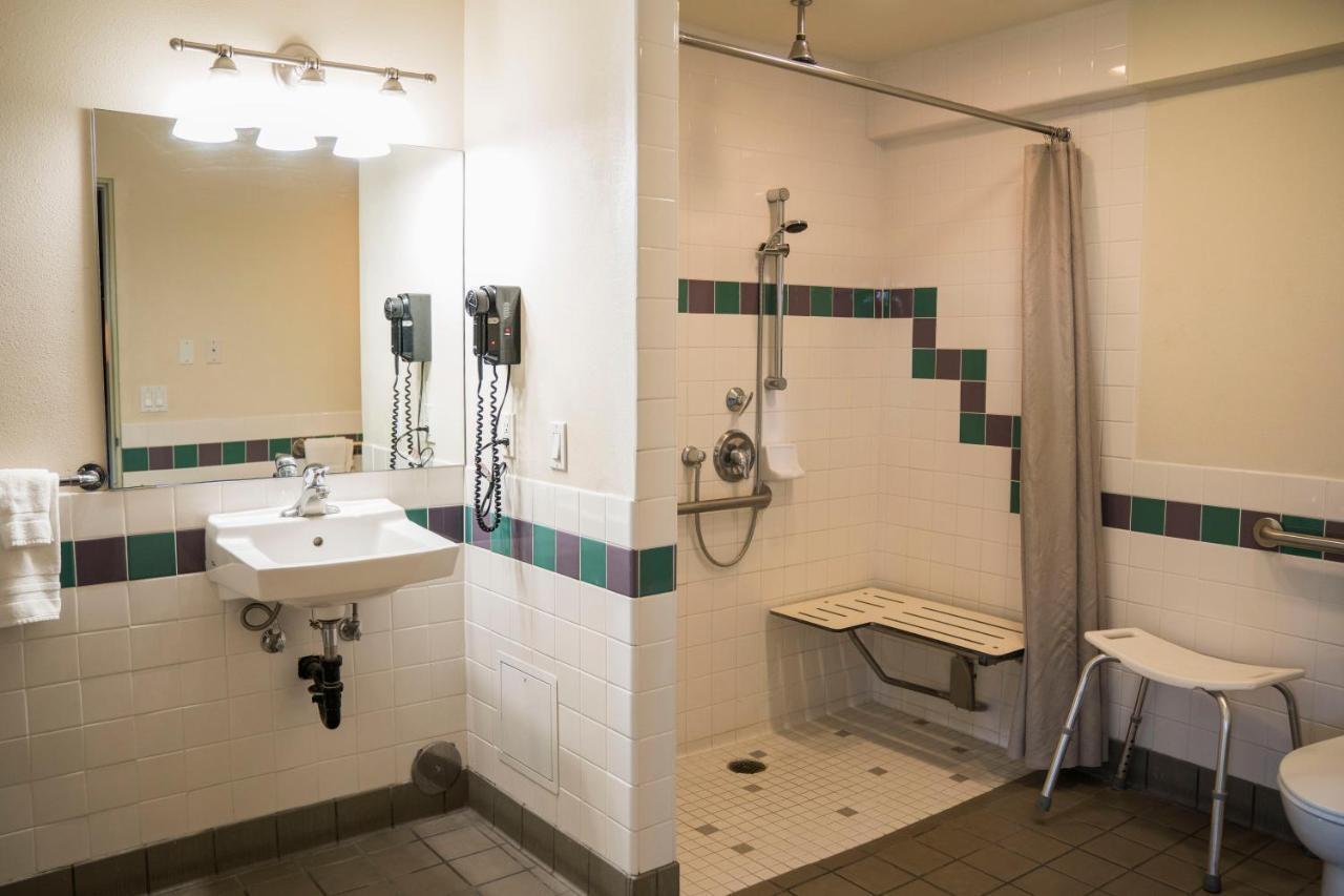 Chambre Lit Queen-size - Accessible aux Personnes à Mobilité Réduite