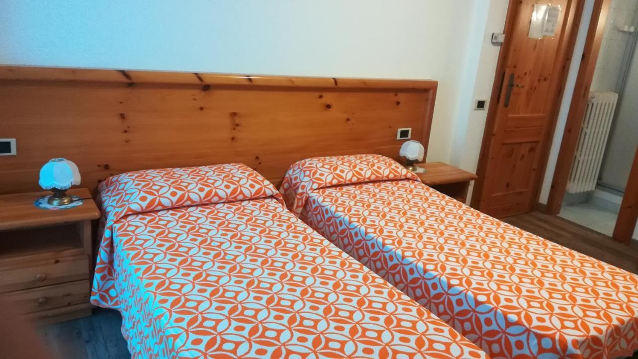 Camera Doppia con Letti Singoli