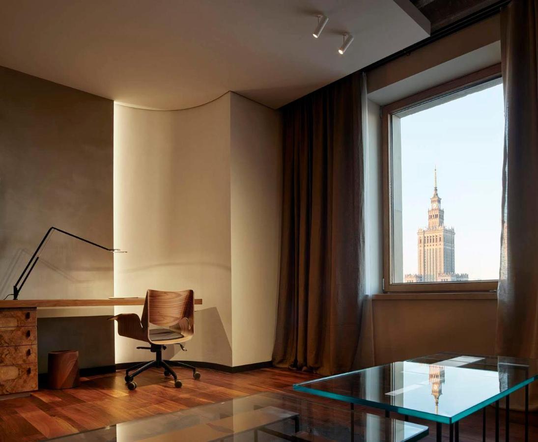 Suite with Balcony - High floor