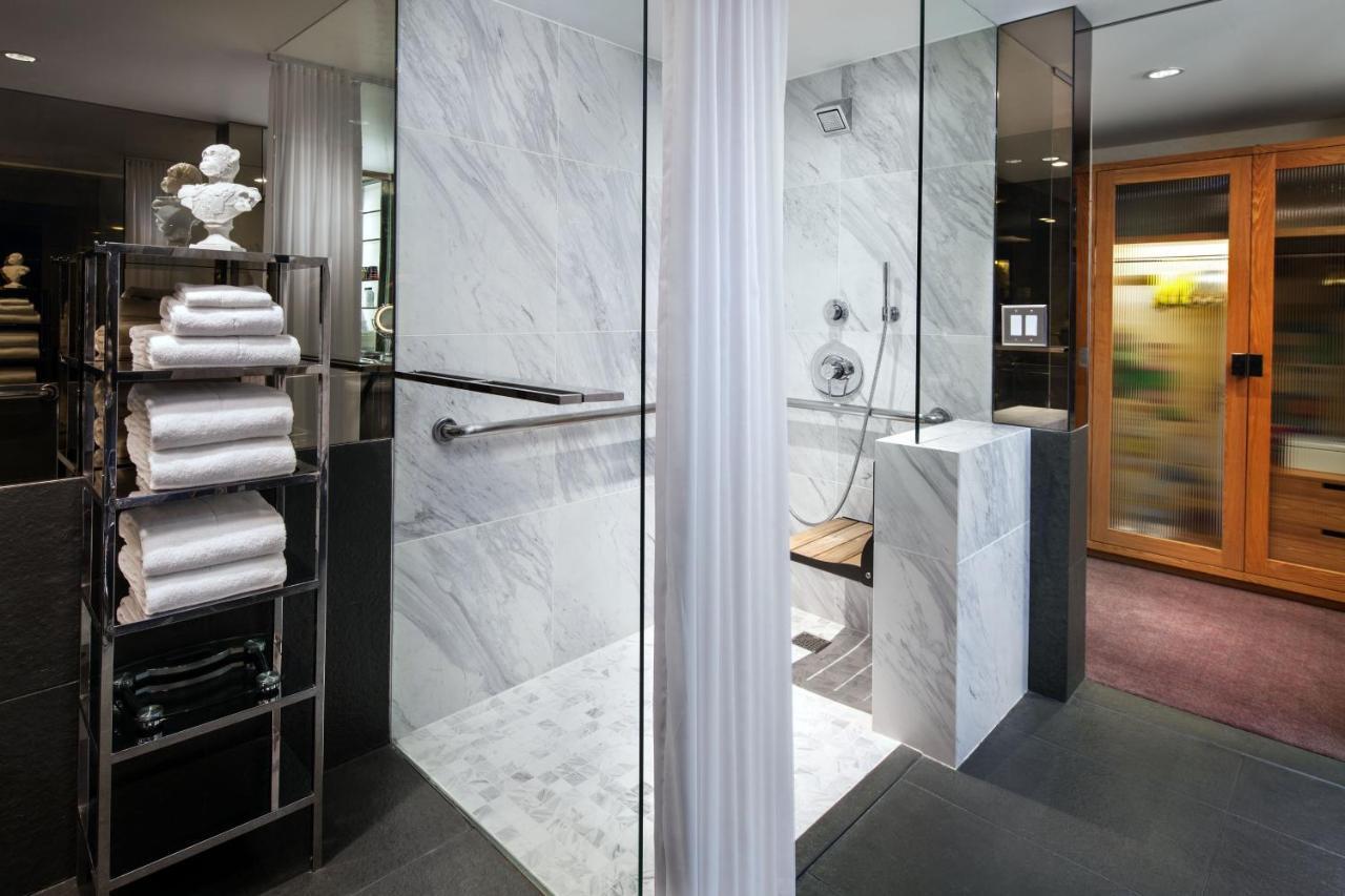 One Bedroom Deluxe, Suite, 2 Double