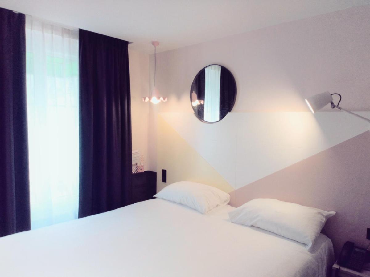 2 nebeneinander liegende Doppelzimmer