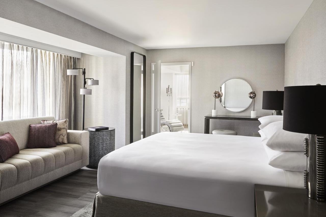 Suite Vicepresidencial con 1 cama extragrande y balcón