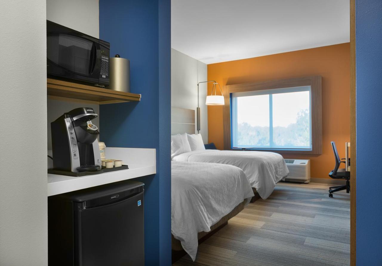 Standard Queen Room with Two Queen Beds