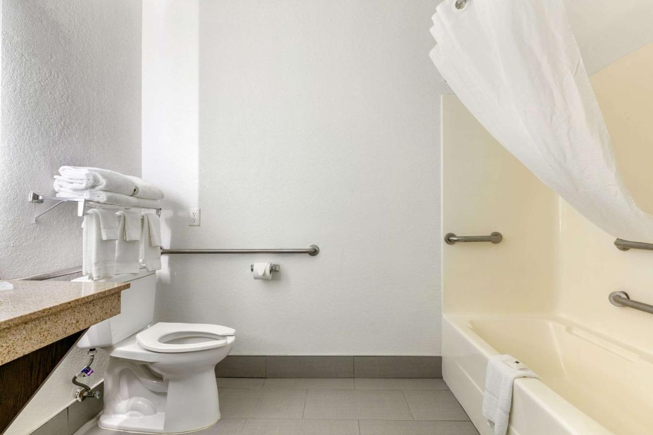 Queen Room with Two Queen Beds - Accessible/Non-Smoking