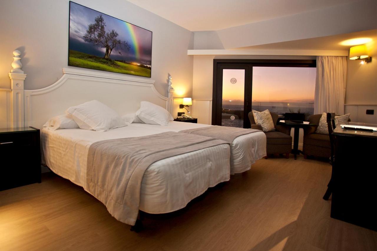 Deluxe Tweepersoonskamer met 2 Aparte Bedden en Uitzicht op Zee