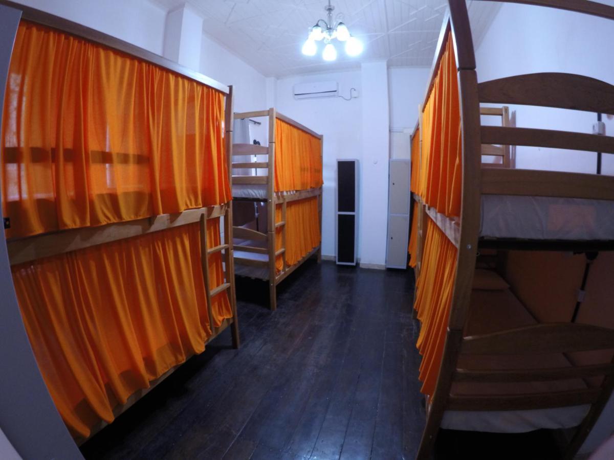 Cama em Dormitório Misto com 8 Camas