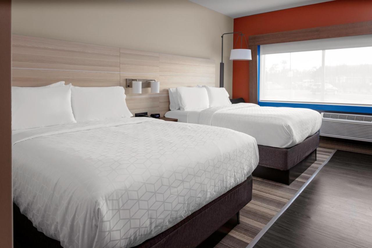 Standard Room with Two Queen Beds