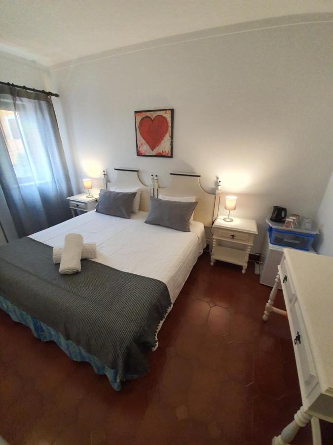 Habitación Doble Económica con baño exterior compartido