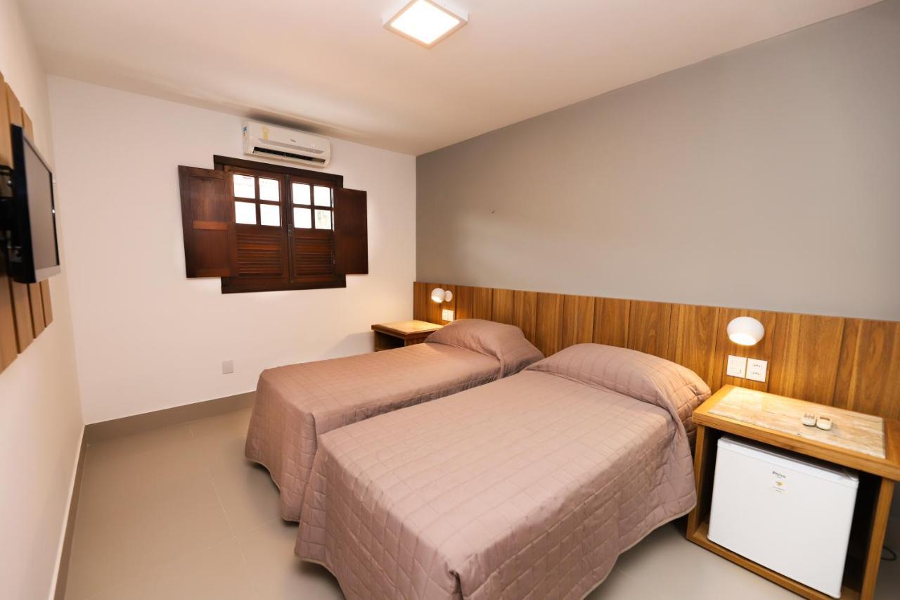 Quarto Twin com Vista Piscina