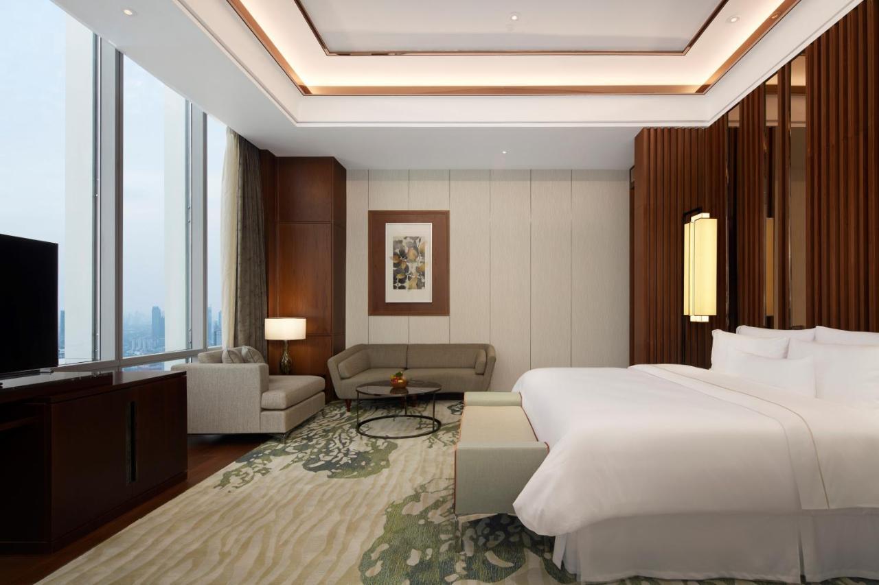 Suite Lit King-Size Westin Plus Spacieuse - Accès au Salon Club