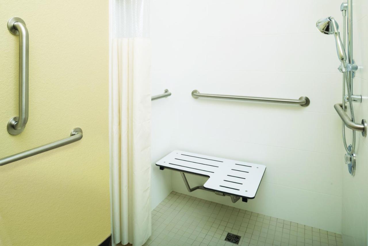 Chambre avec 2 Lits Queen-Size - Adaptée aux Personnes à Mobilité Réduite/Malentendantes - Non-Fumeurs