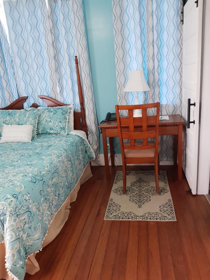 Superior Colonial Queen Room - 1 Queen Bed (Veranda Access)