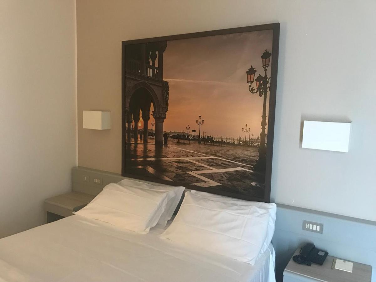 Vierbettzimmer mit Balkon