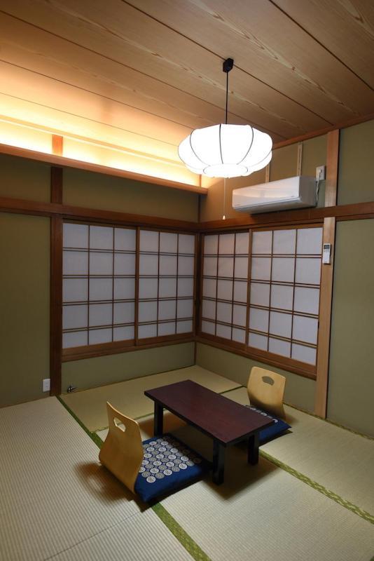 Chambre Lits Jumeaux de Style Japonais avec Salle de Bains Commune