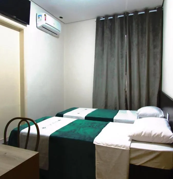 Hotel Minho - Melhor Opção Próximo à 25 de Março, Brás, Bom Retiro, Metrô e Hospital Pérola Byington - Buffet de Café da Manhã Incluso - Estacionamento em Frente-1