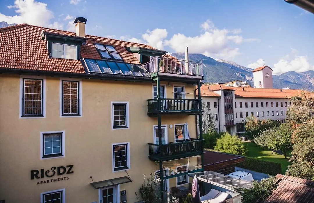 Riedz Apartments Innsbruck- Zentrales Apartmenthaus mit grüner Oase-1