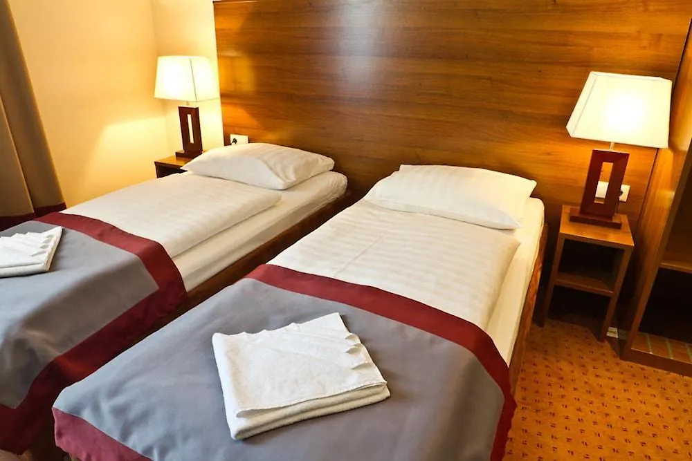 Ivbergs Hotel Berlin Messe-1