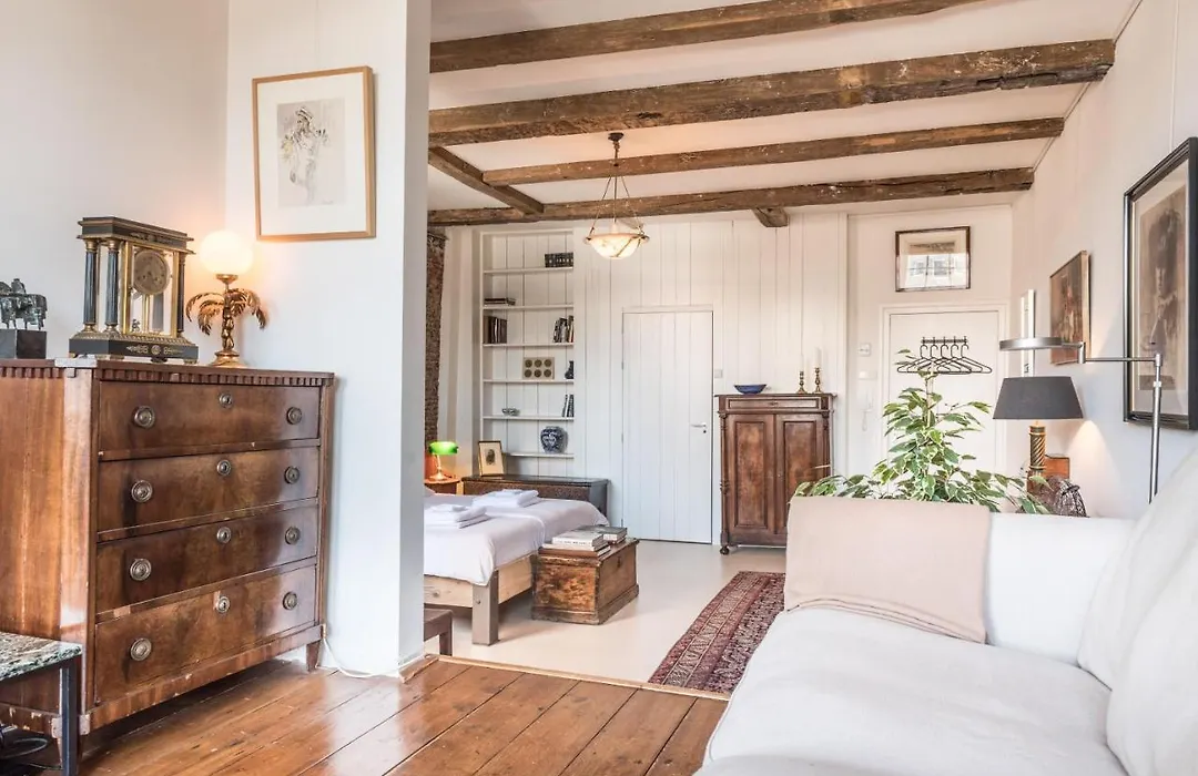 Classy Room 17Th C Canalhouse-1